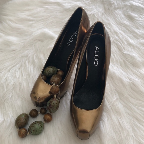 Beautiful bronze-gold pumps! Sleek & shiny, size 5 - Picture 2 of 6